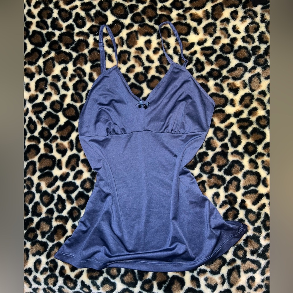 silky blue tank top
locally thrifted and has a perfect fit 😍